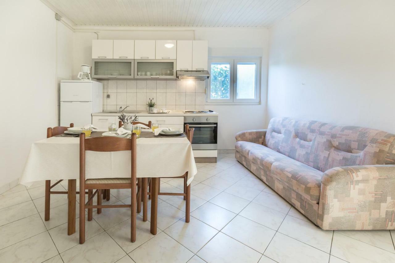 Cozy Apartment Josipa Привлака Екстериор снимка
