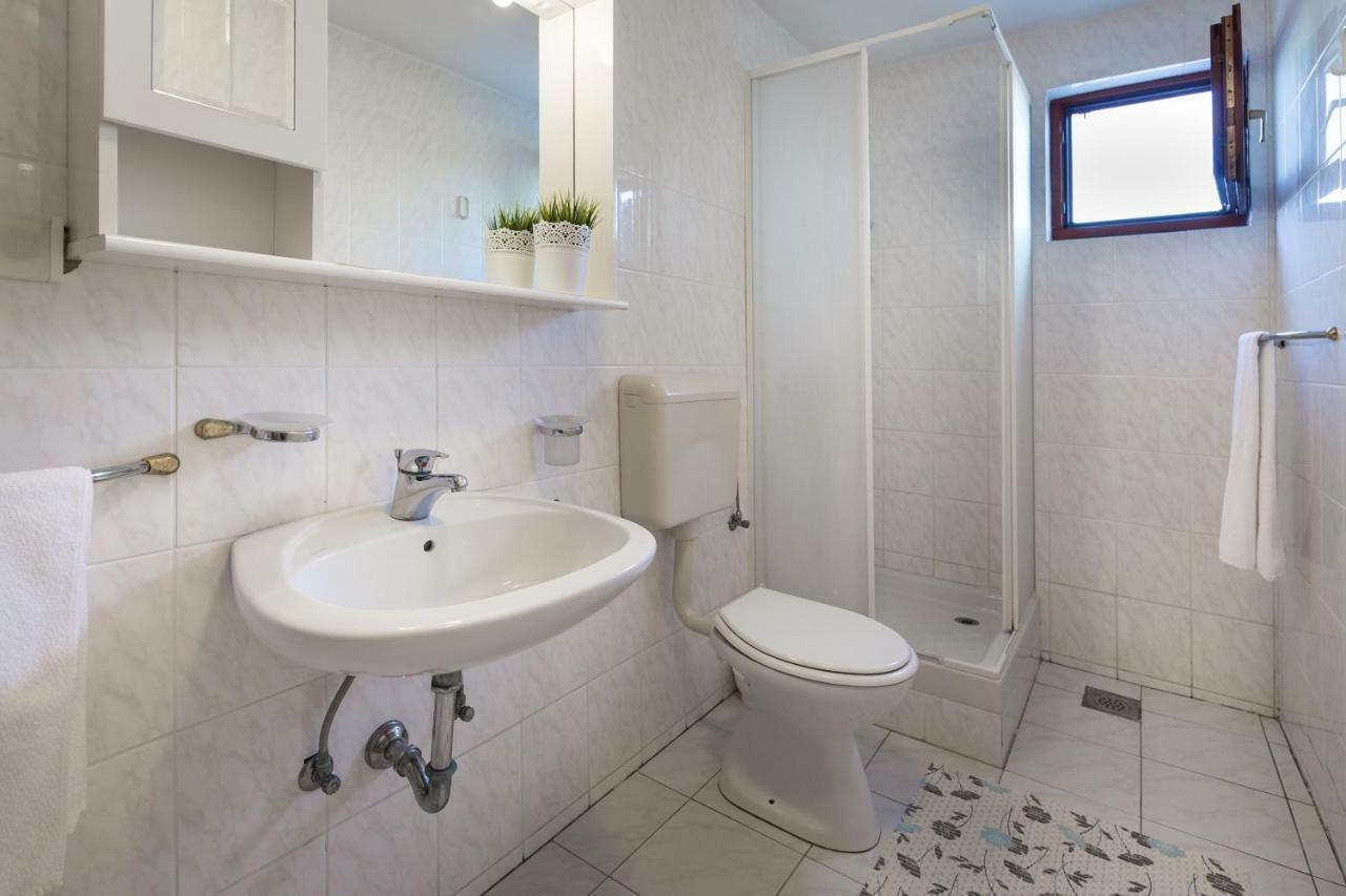 Cozy Apartment Josipa Привлака Екстериор снимка