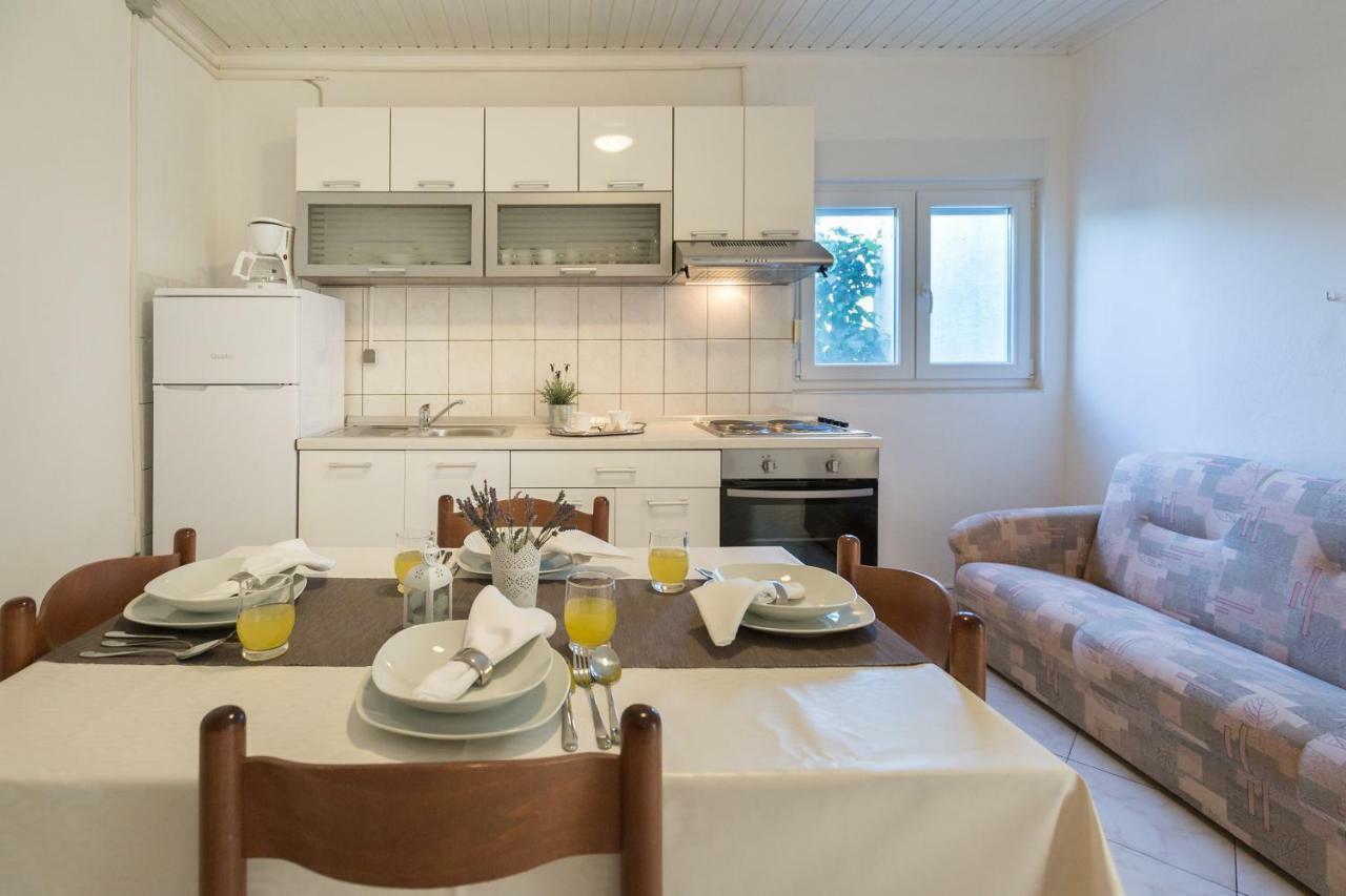 Cozy Apartment Josipa Привлака Екстериор снимка